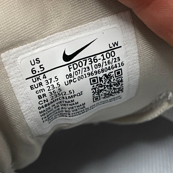 Nike V2K Run White Silver Womens Running Shoes FD0736-100 VNDS Size 6.5 - Picture 6 of 6